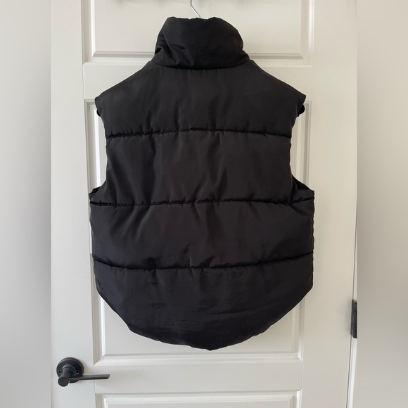🎄Fashion Nova Cropped Puffer Vest | Black | M - Picture 6 of 9